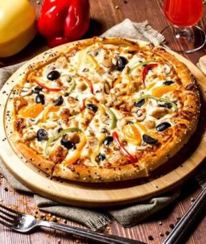 Farm house pizza( mashroom sliced with tamato capsicum & onion